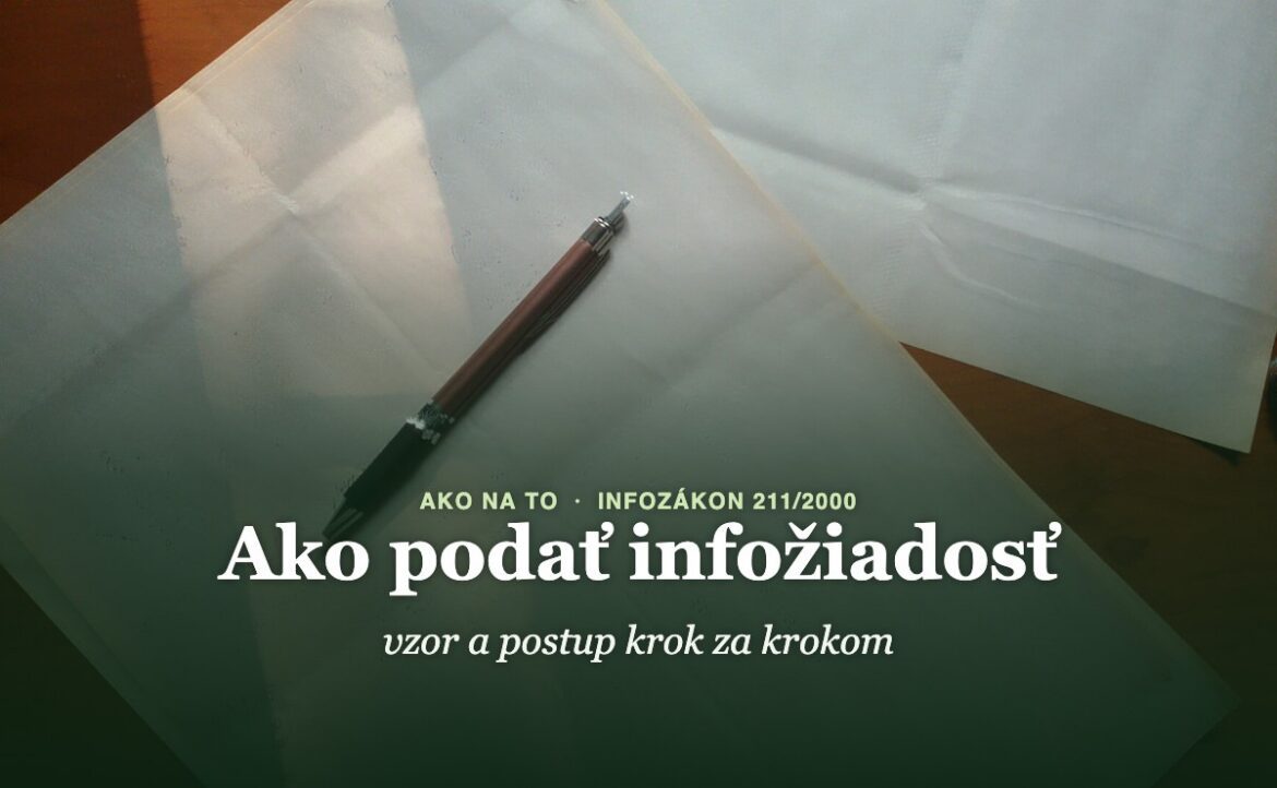 Prázdny list papiera a pero na stole, nápis Ako podať infožiadosť