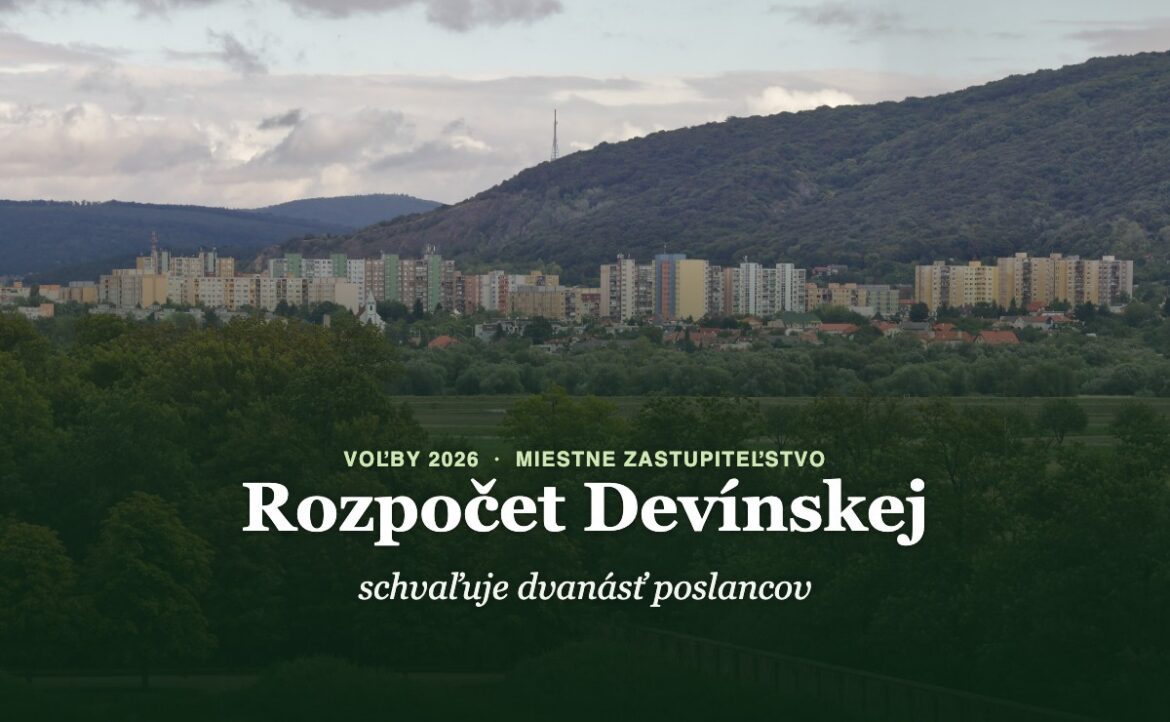 Panoráma Devínskej Novej Vsi so sídliskom pod Devínskou Kobylou, nápis Rozpočet Devínskej schvaľuje dvanásť poslancov